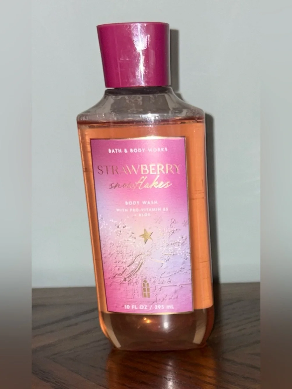 Bath & Body Works Strawberry Snowflakes Body Wash - NEW